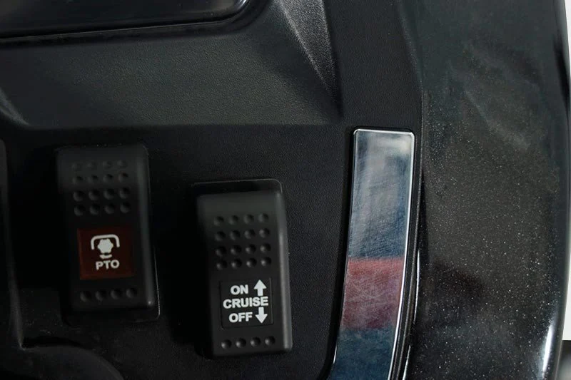 Solis Kompakttraktor 26 HST Panther Sondermodell in Schwarz Grundmaschine ohne Bereifung - Image 14