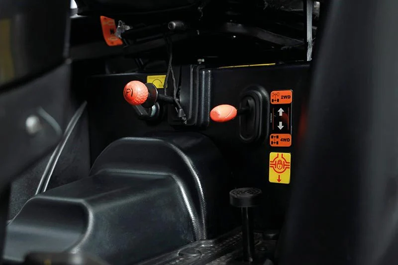 Solis Kompakttraktor 26 HST Panther Sondermodell in Schwarz Grundmaschine ohne Bereifung - Image 16