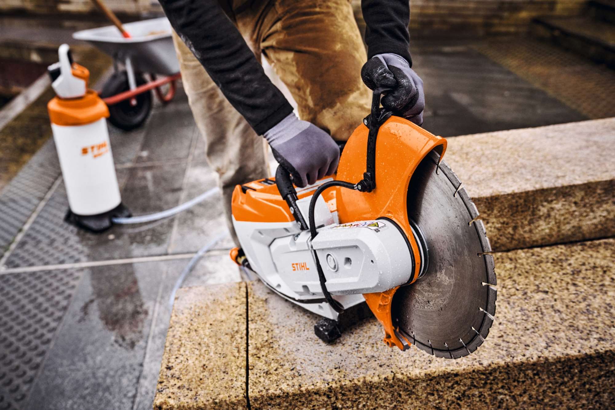 STIHL Akku-Trennschleifer TSA 500 B mit 350 mm Kunstharz-Trennscheibe für Baustahl - Image 3