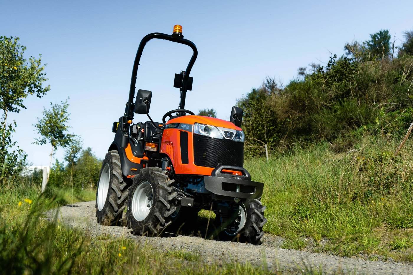 Tafe Allrad-Universalschlepper 6028H Grundmaschine mit AS-Bereifung - Image 3