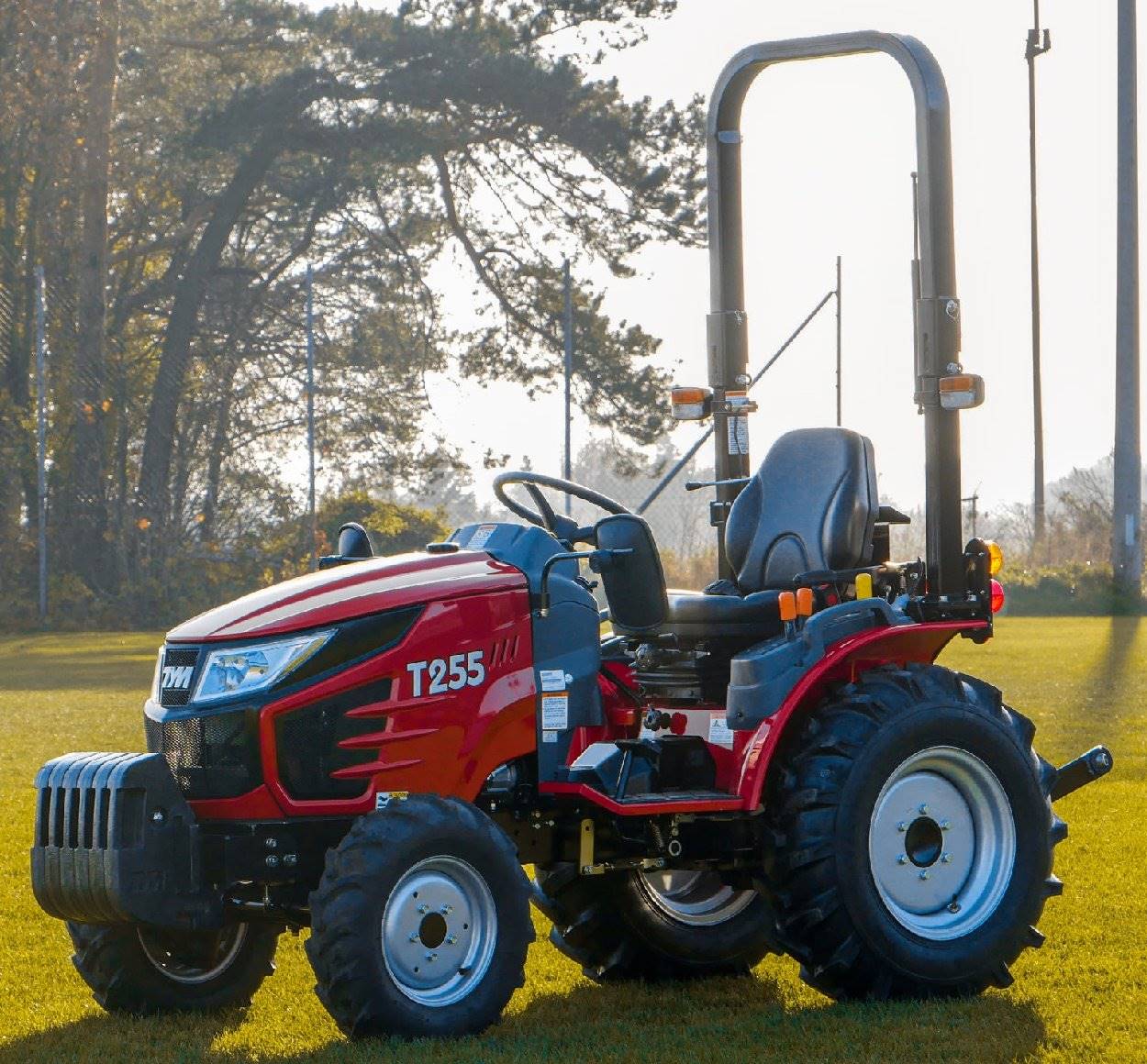 Tym Allrad-Kompakttraktor T255 mit Rasenbereifung, 153cm Zwischenachsmähwerk und Frontlader - Image 5