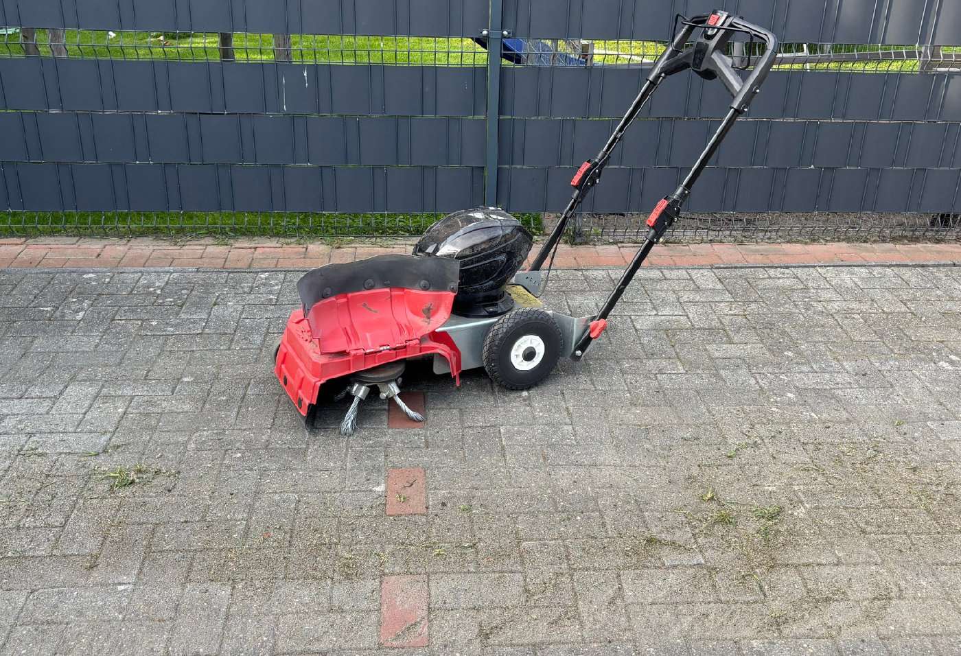 Westermann Akku-Wildkrautbürste WKB 330 Akku inkl. 2x Akkus und 1x Ladegerät - Image 5